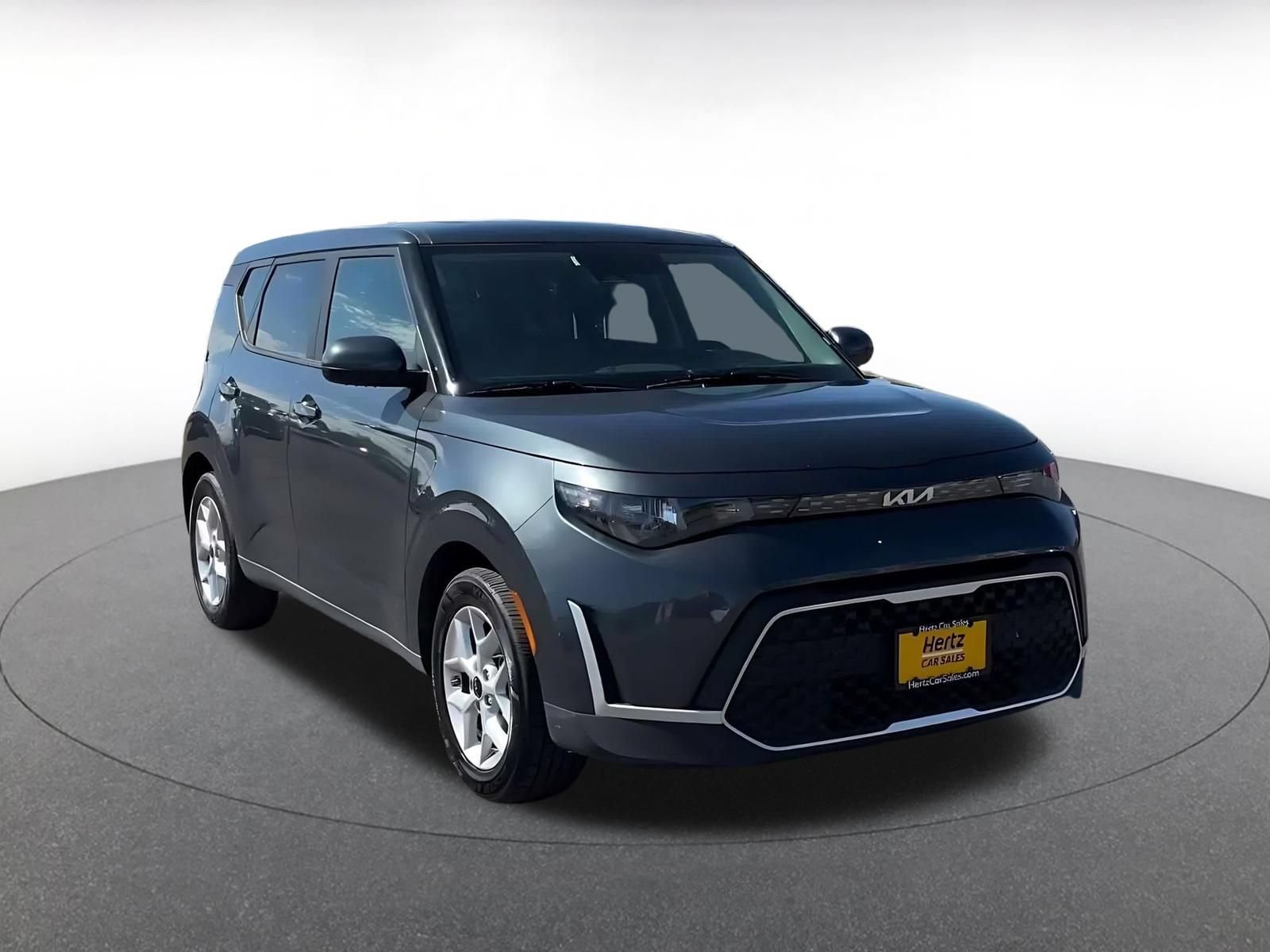 Used 2025 Kia Soul LX w/ LX Technology Package FWD image 3