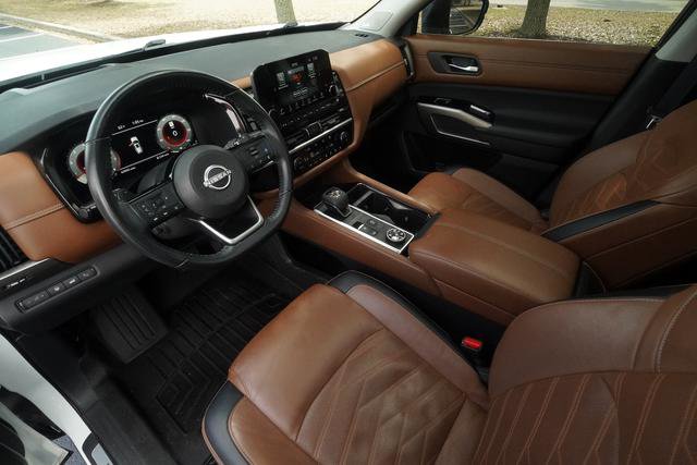 Used 2022 Nissan Pathfinder Platinum w/ Cargo Package image 26