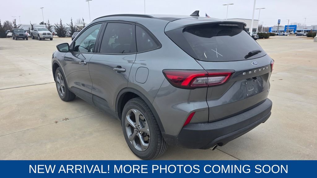 Used 2025 Ford Escape ST-Line image 3
