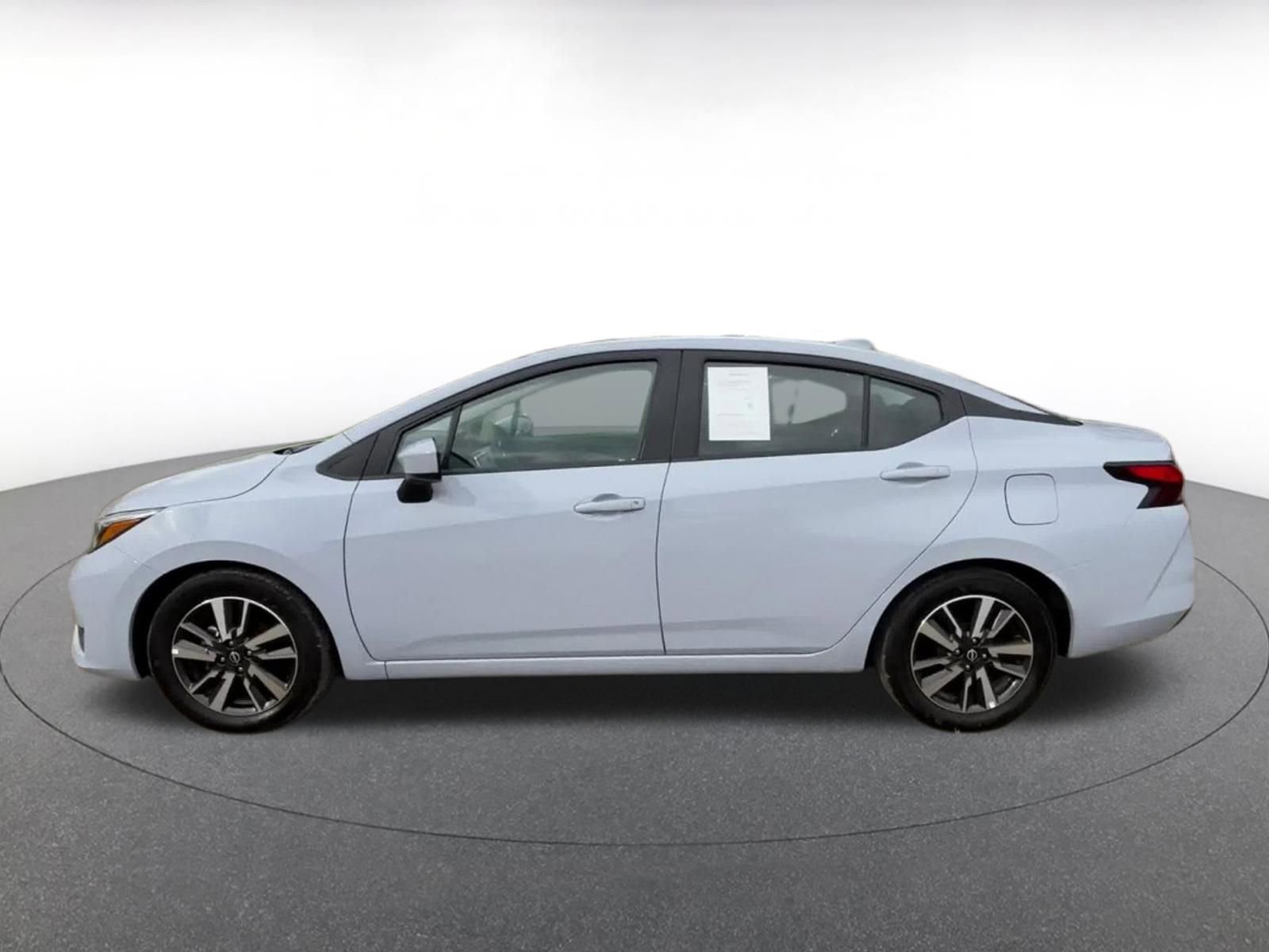 Used 2025 Nissan Versa SV image 9