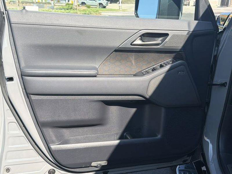 Used 2024 Lexus GX 550 w/ Accessory Package (Z1) AWD/4WD image 11