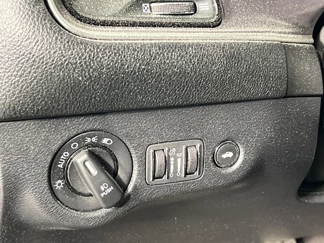 Used 2017 Dodge Challenger R/T image 19