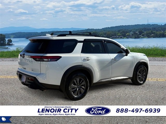 Used 2022 Nissan Pathfinder SV w/ SV Premium Package image 7