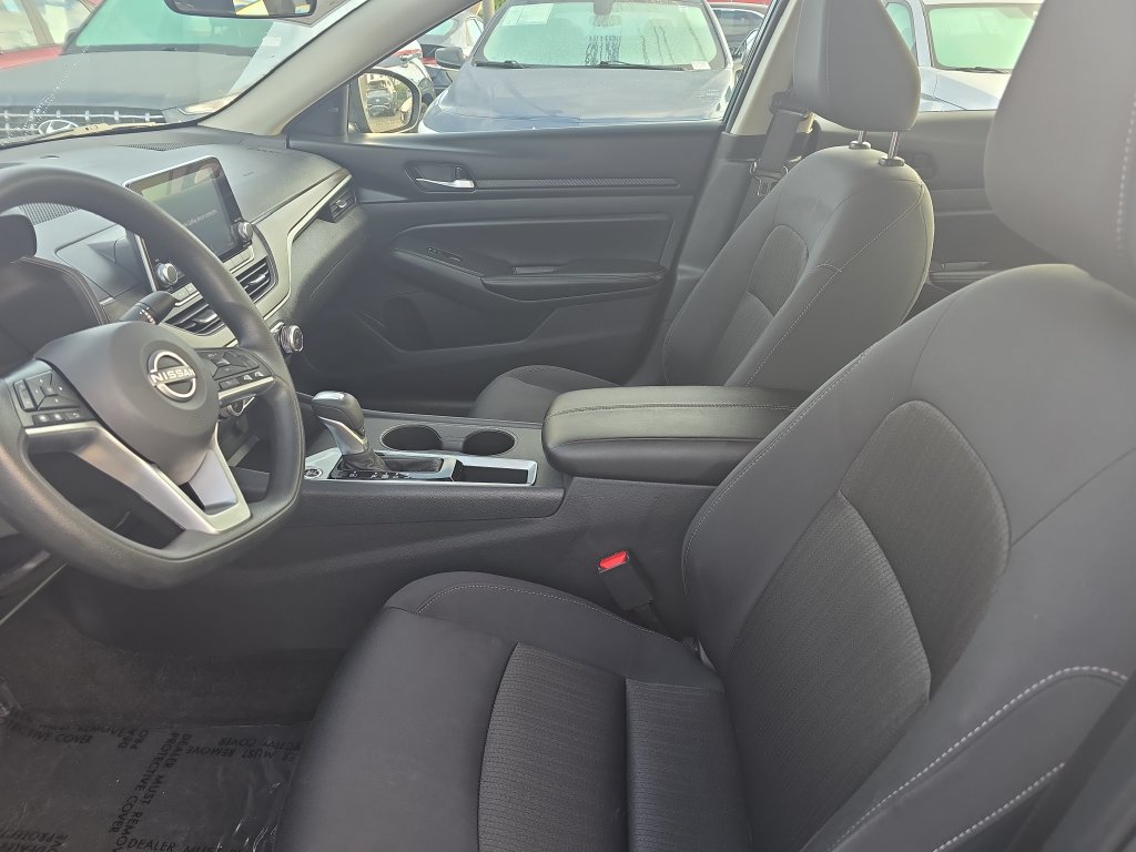 Used 2025 Nissan Altima 2.5 SV FWD image 9