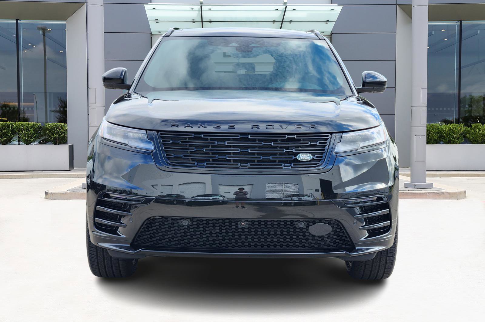 New 2026 Land Rover Range Rover Velar Dynamic SE image 2