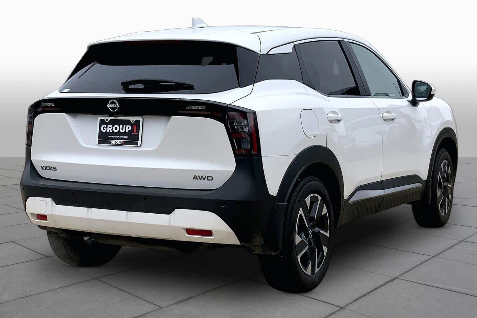 Used 2025 Nissan Kicks SV AWD/4WD image 25