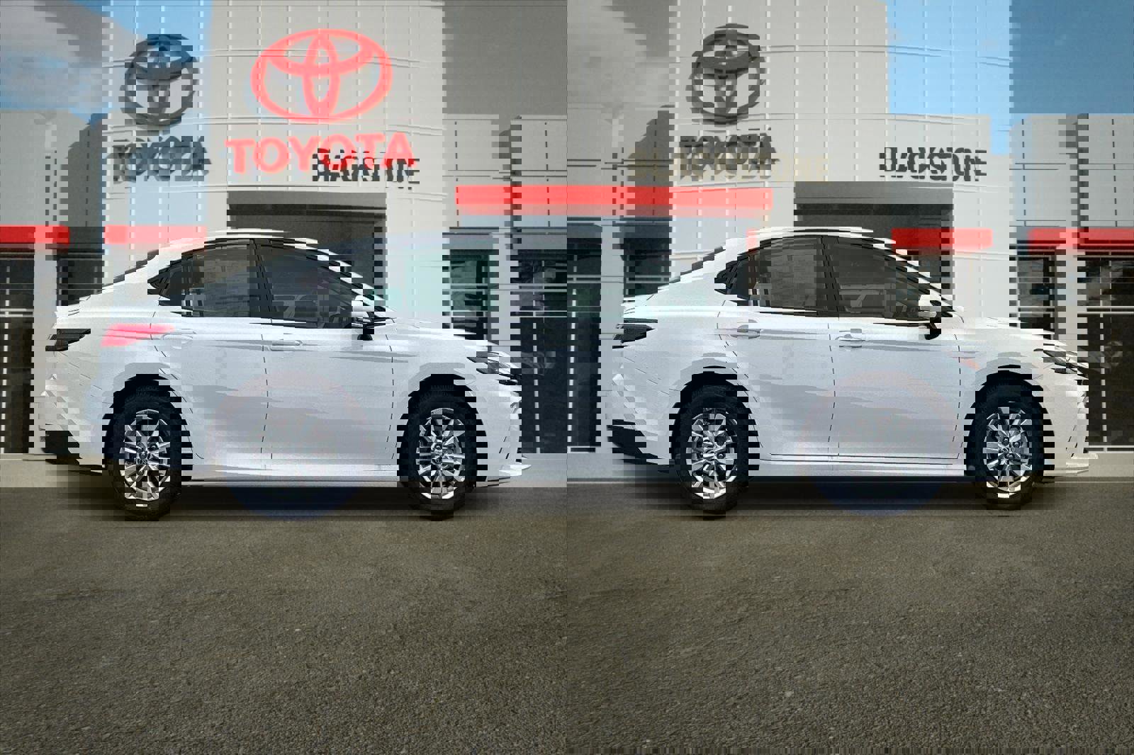 Used 2026 Toyota Camry LE image 2
