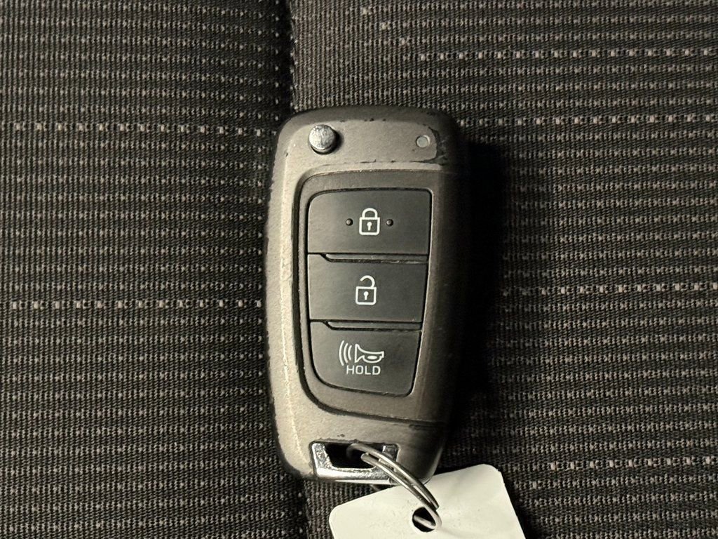 Used 2021 Hyundai Venue SE FWD image 18