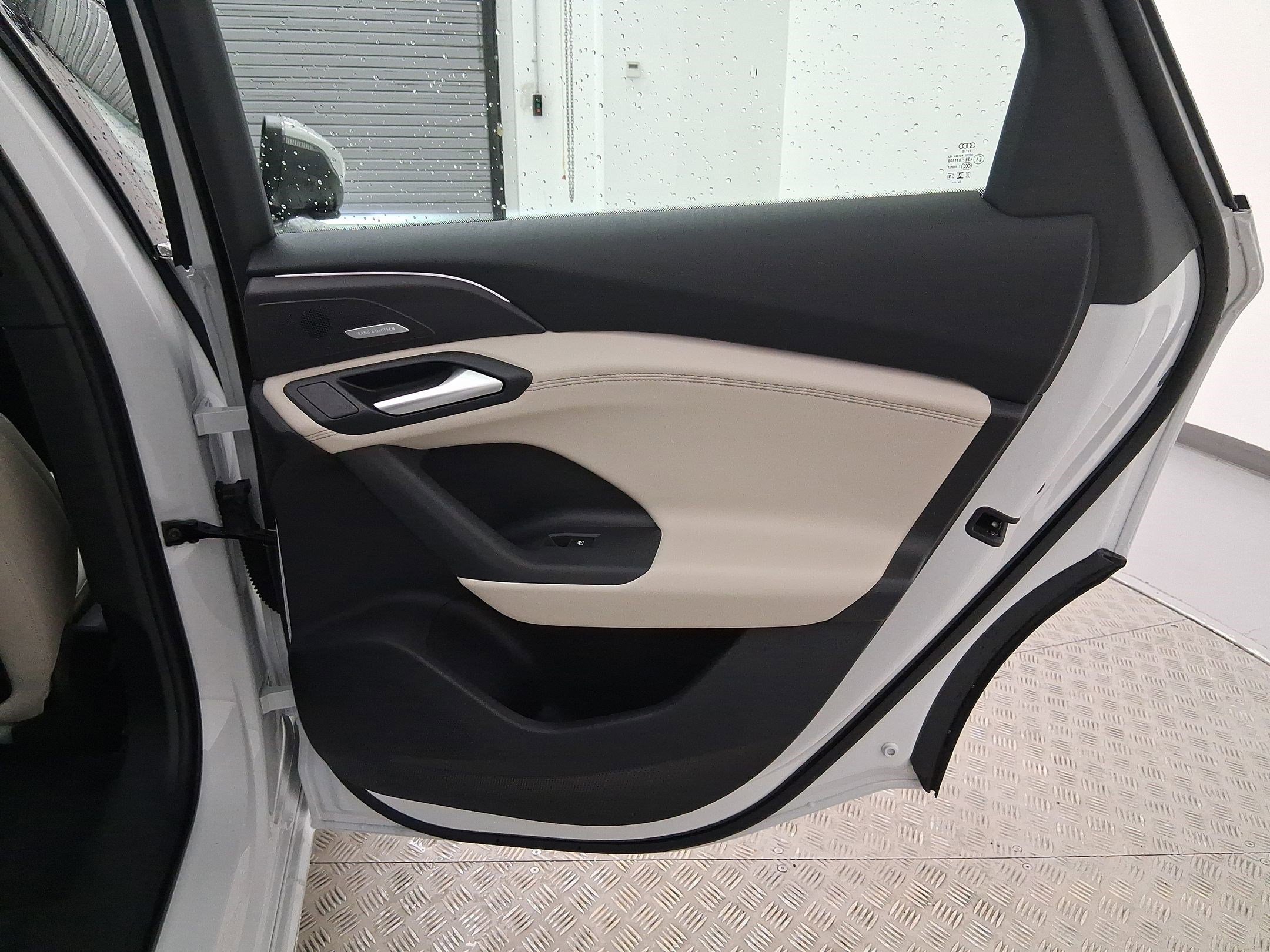 Used 2025 Audi A6 e-tron Premium Plus w/ Premium Plus image 29