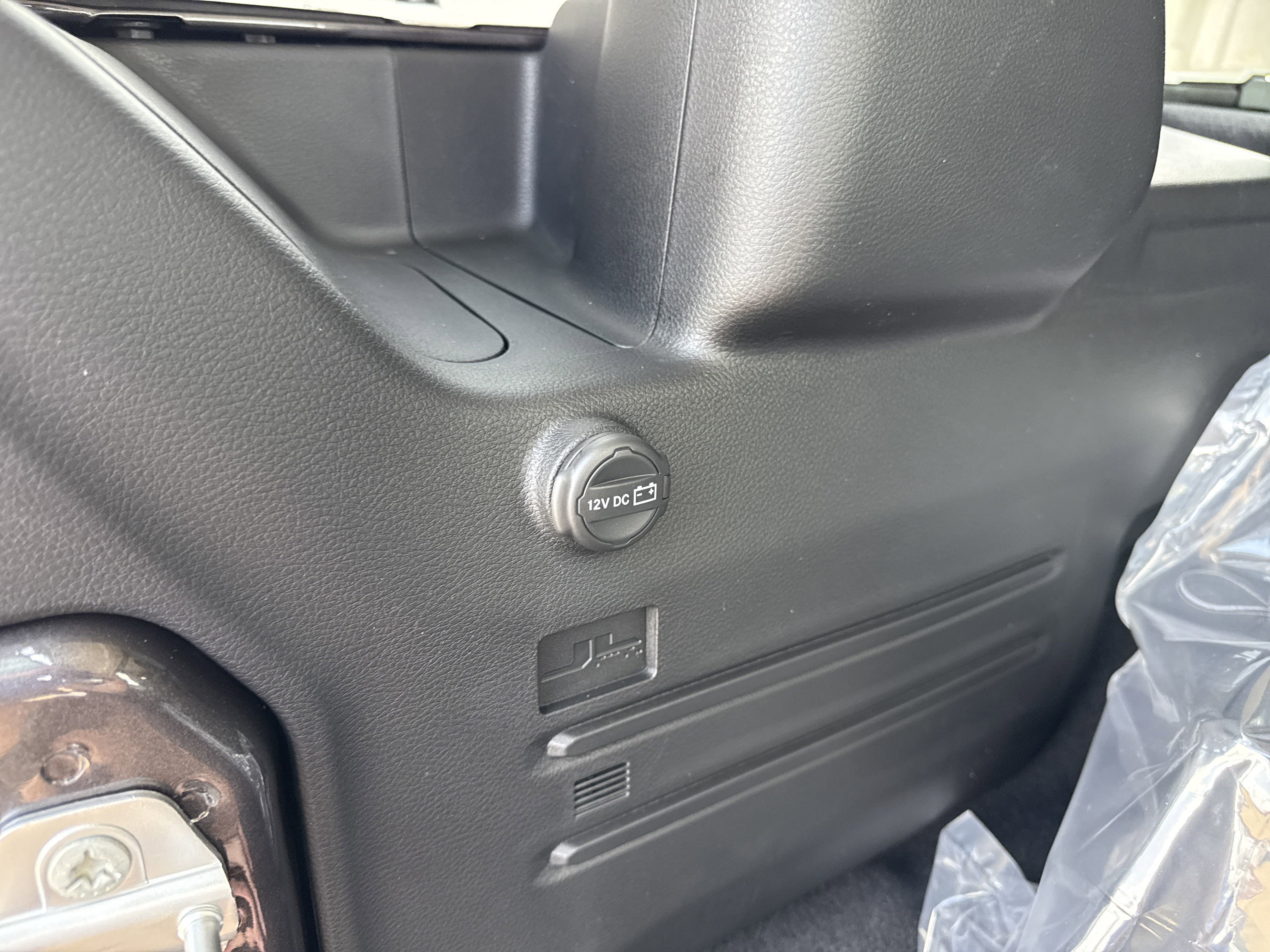 New 2025 Jeep Wrangler Unlimited Rubicon w/ Technology Group image 37