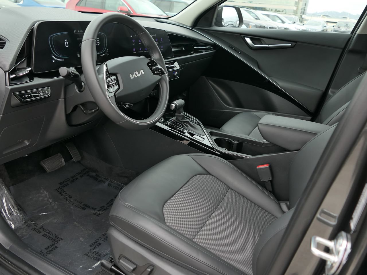 Certified 2025 Kia Niro EX image 13