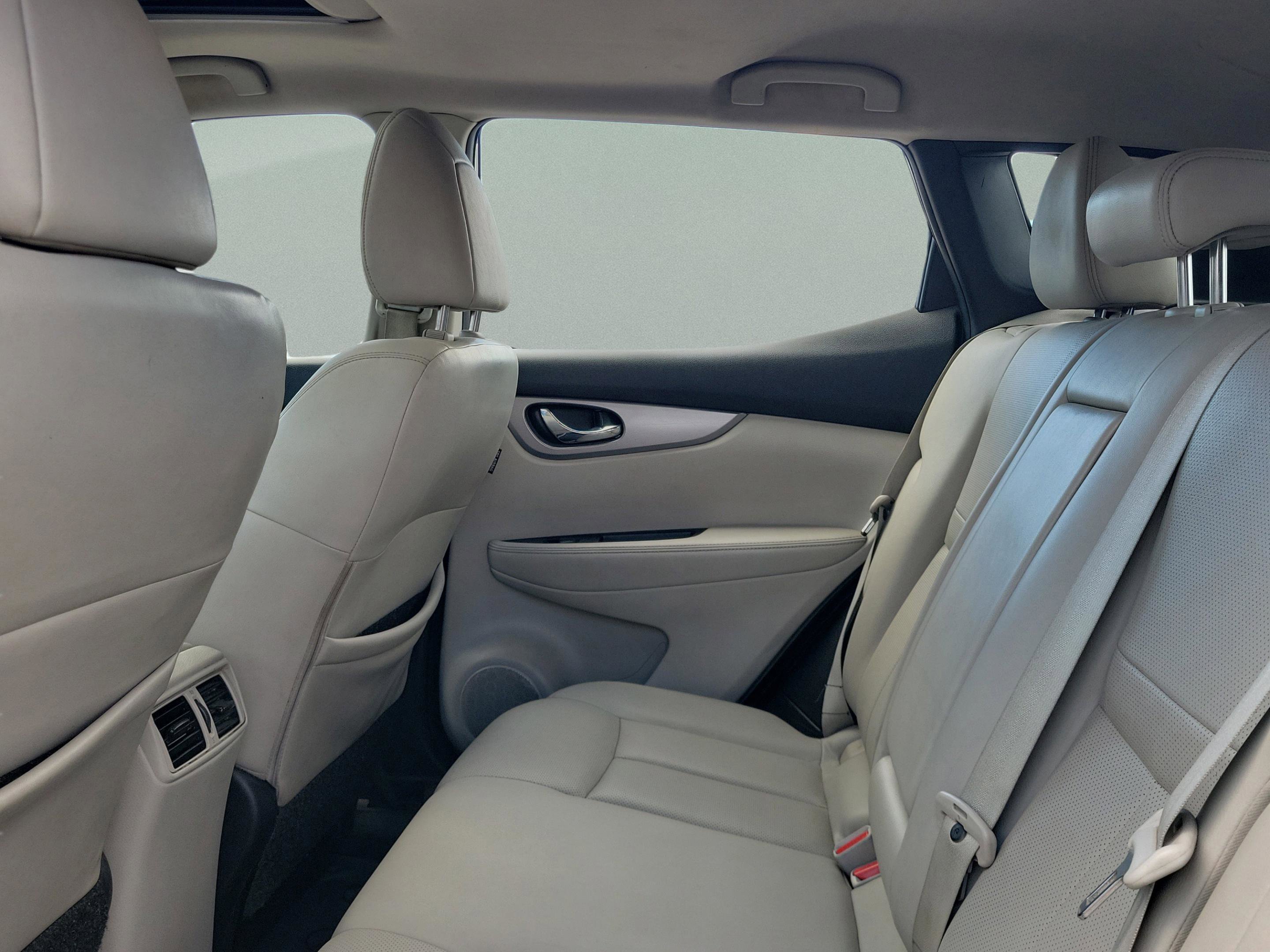 Used 2020 Nissan Rogue Sport SL w/ Premium Package image 13