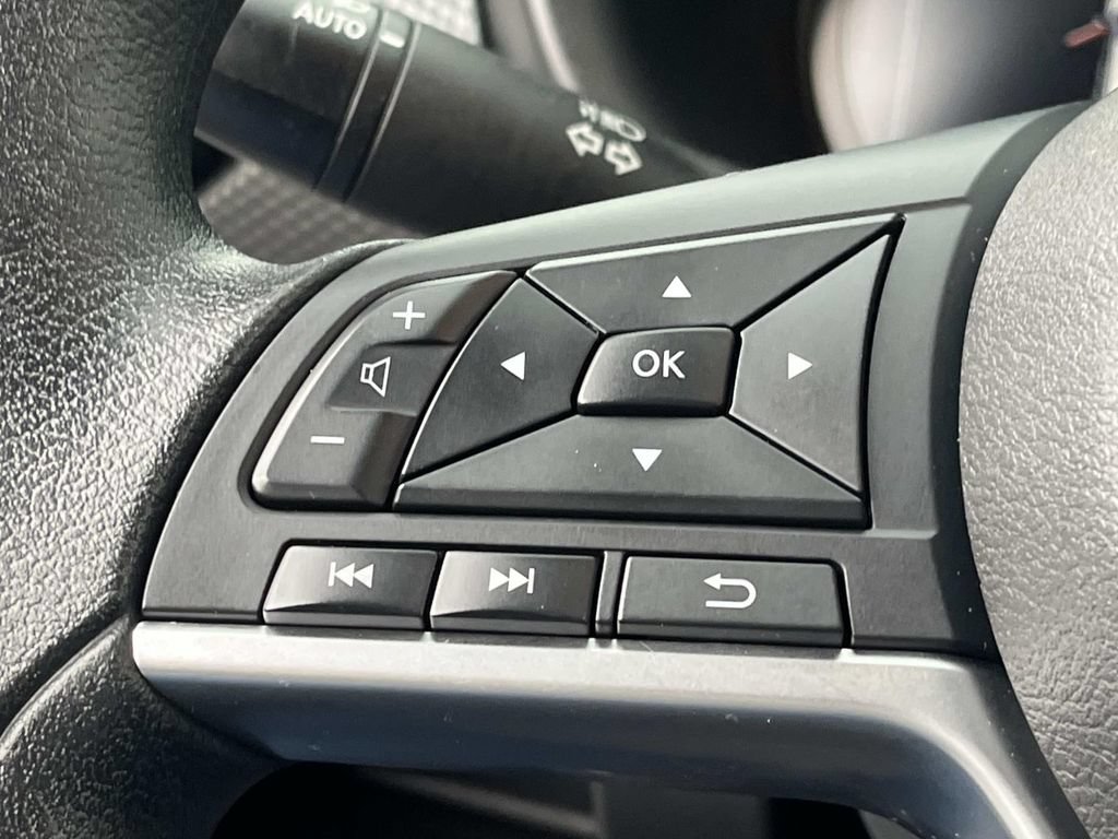 Used 2023 Nissan Kicks SV FWD image 32