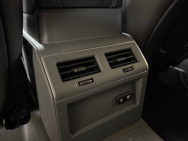 Used 2025 INEOS Grenadier Station Wagon AWD/4WD image 15