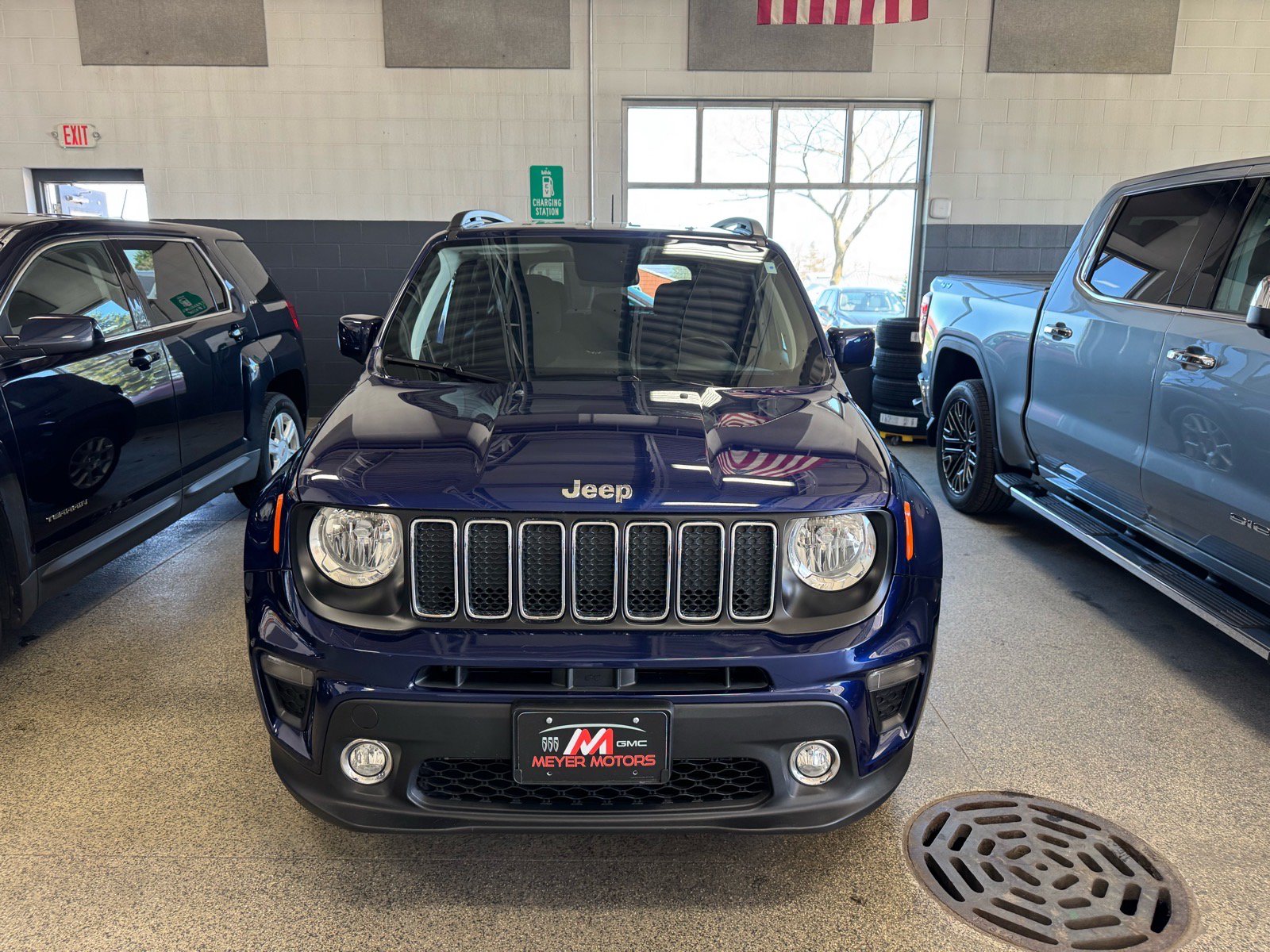 Used 2019 Jeep Renegade Latitude w/ Cold Weather Group AWD/4WD image 2