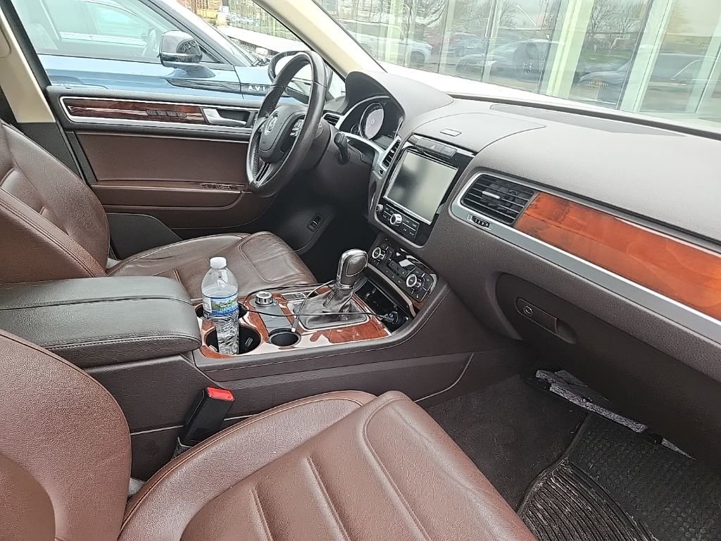 Used 2013 Volkswagen Touareg VR6 AWD/4WD image 2