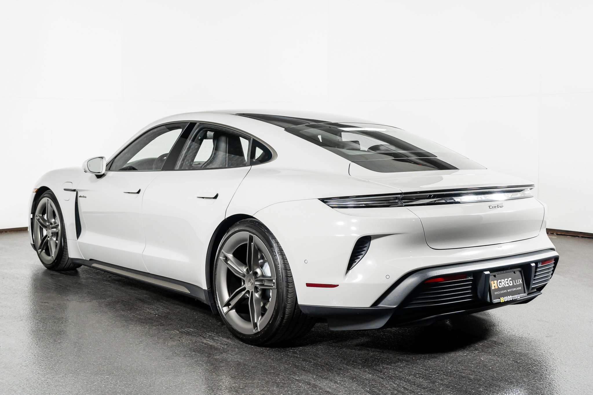 Used 2025 Porsche Taycan Turbo w/ Premium Package image 33