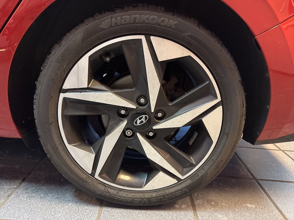 Used 2021 Hyundai Elantra Limited image 16