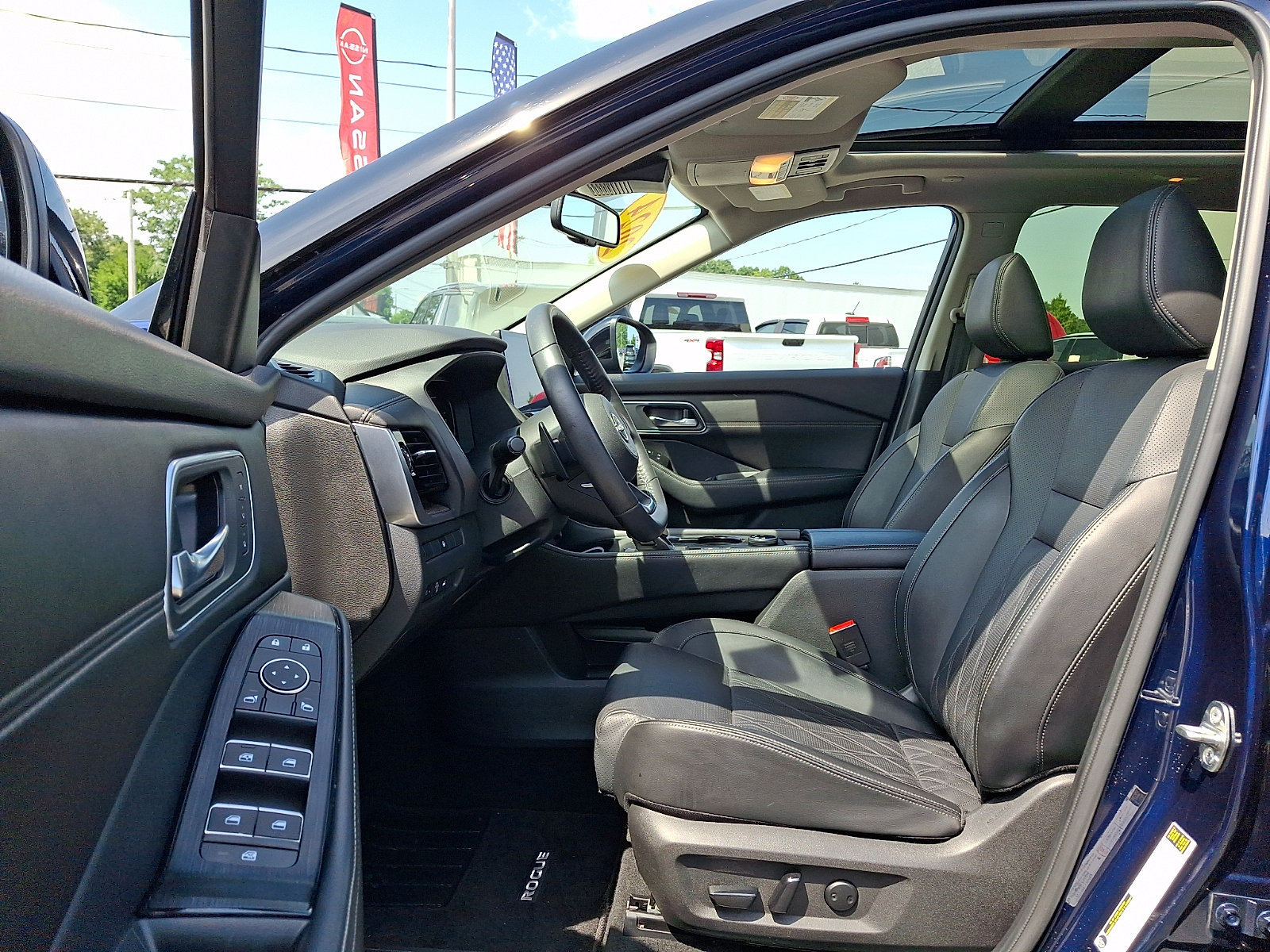 Used 2024 Nissan Rogue Platinum AWD/4WD image 15