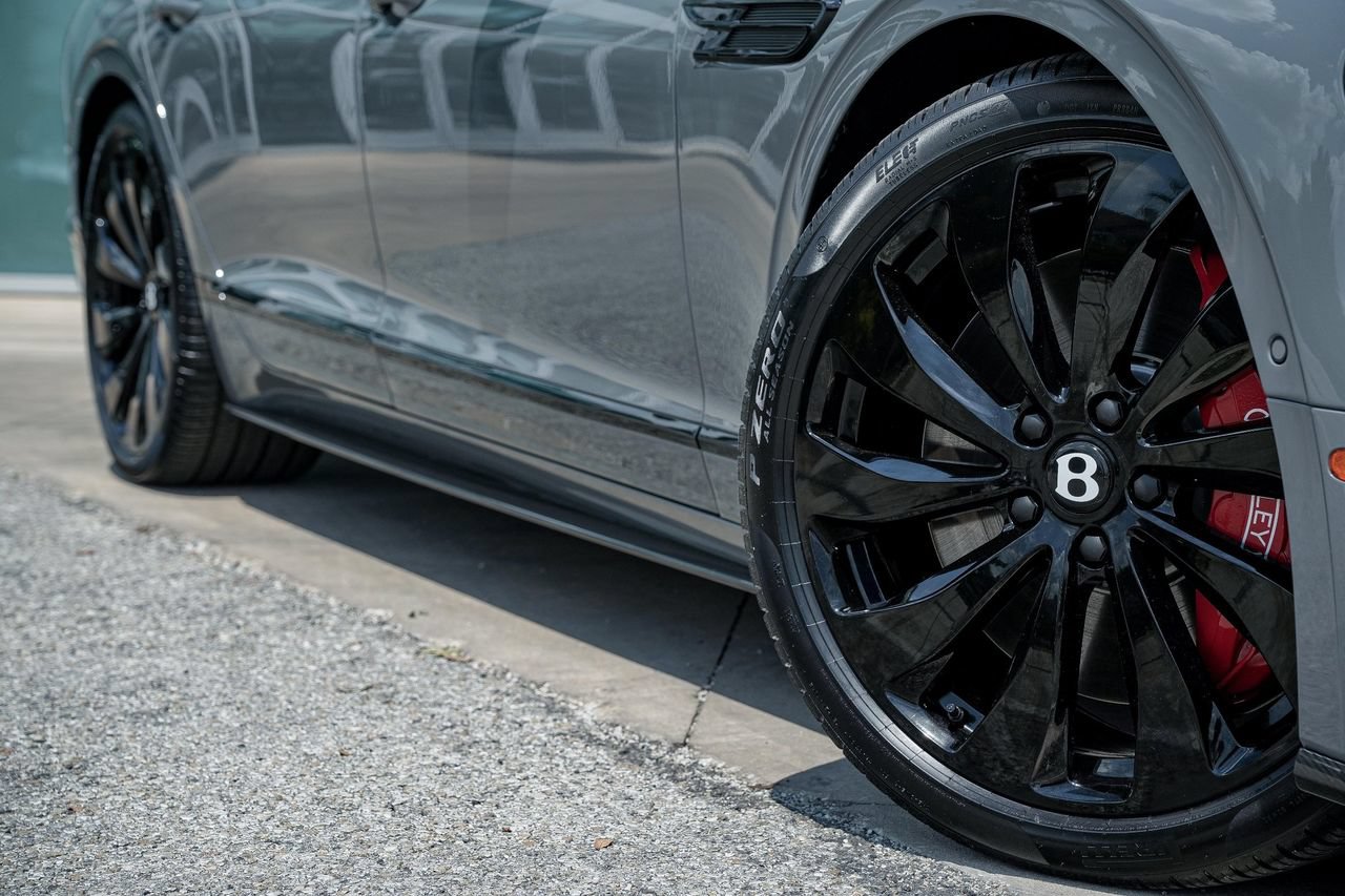 New 2025 Bentley Flying Spur Plug-In Hybrid AWD/4WD image 5