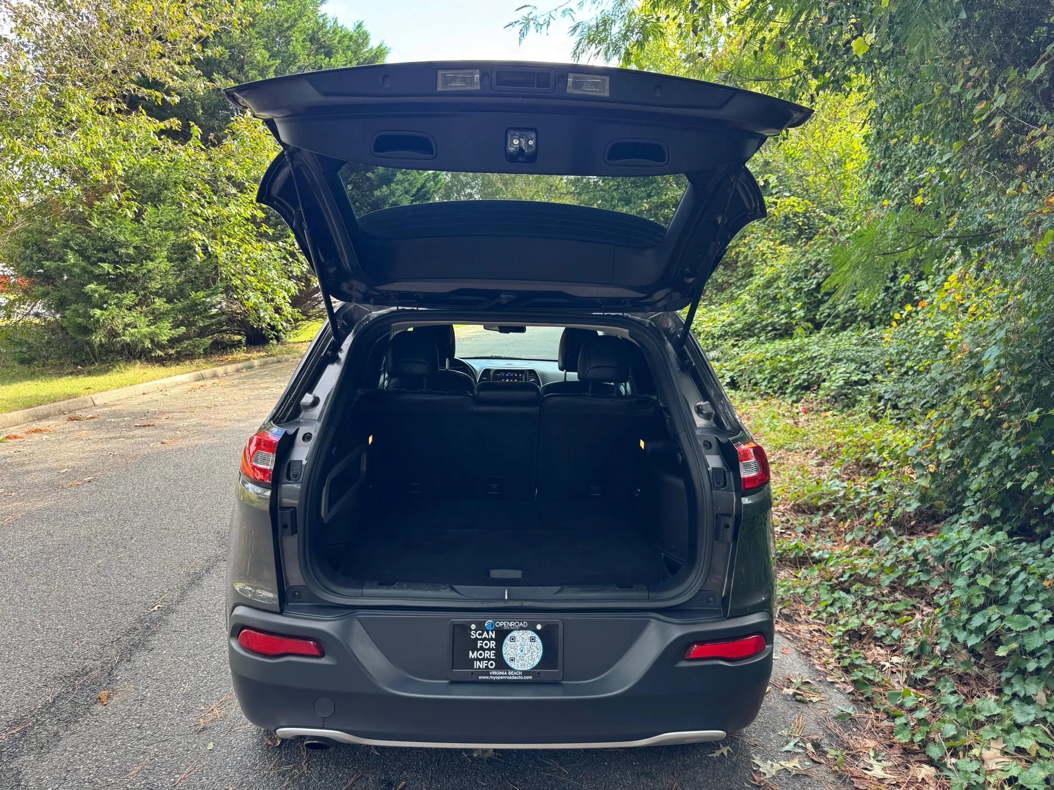 Used 2017 Jeep Cherokee Limited image 9