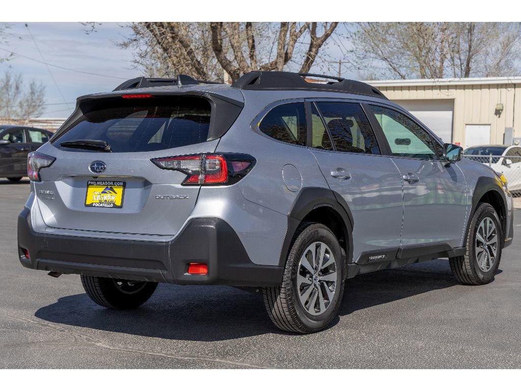 Used 2023 Subaru Outback Premium AWD/4WD image 3