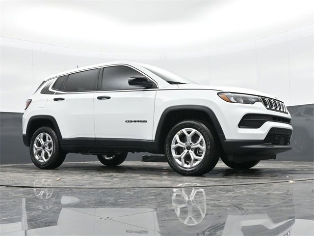 Used 2025 Jeep Compass Sport w/ Mopar Graphics Package image 40