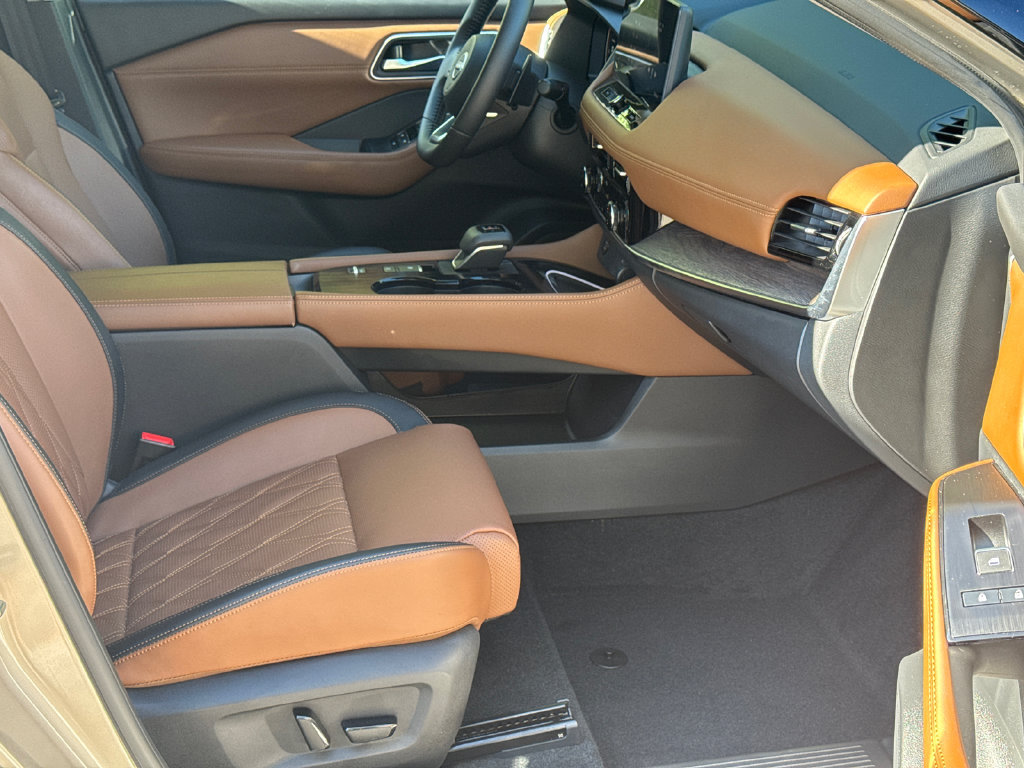 Certified 2024 Nissan Rogue Platinum w/ Platinum Premium Package FWD image 13