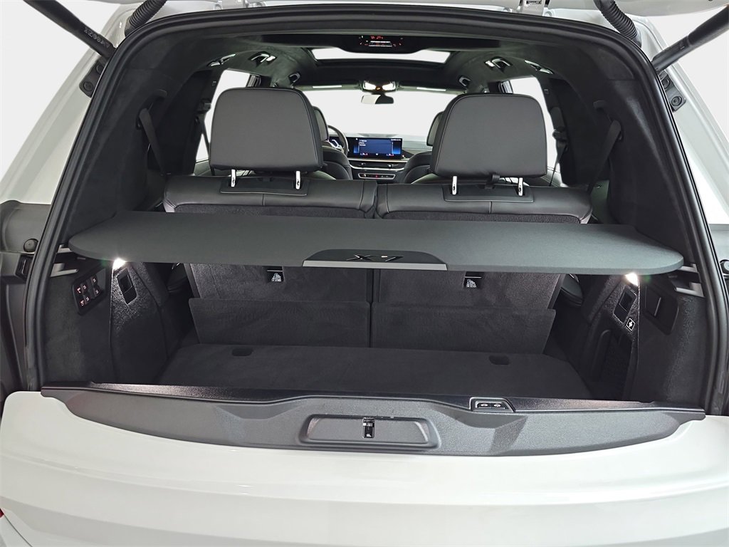 Used 2023 BMW X7 xDrive40i w/ M Sport Package image 16