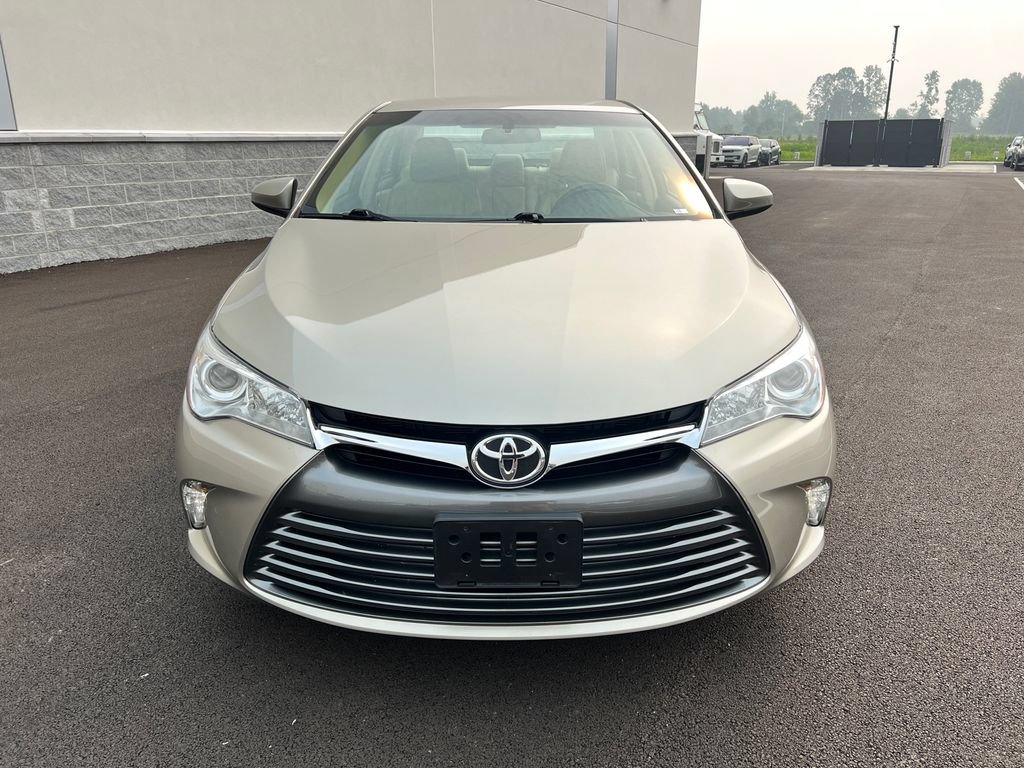 Used 2017 Toyota Camry XLE FWD image 3