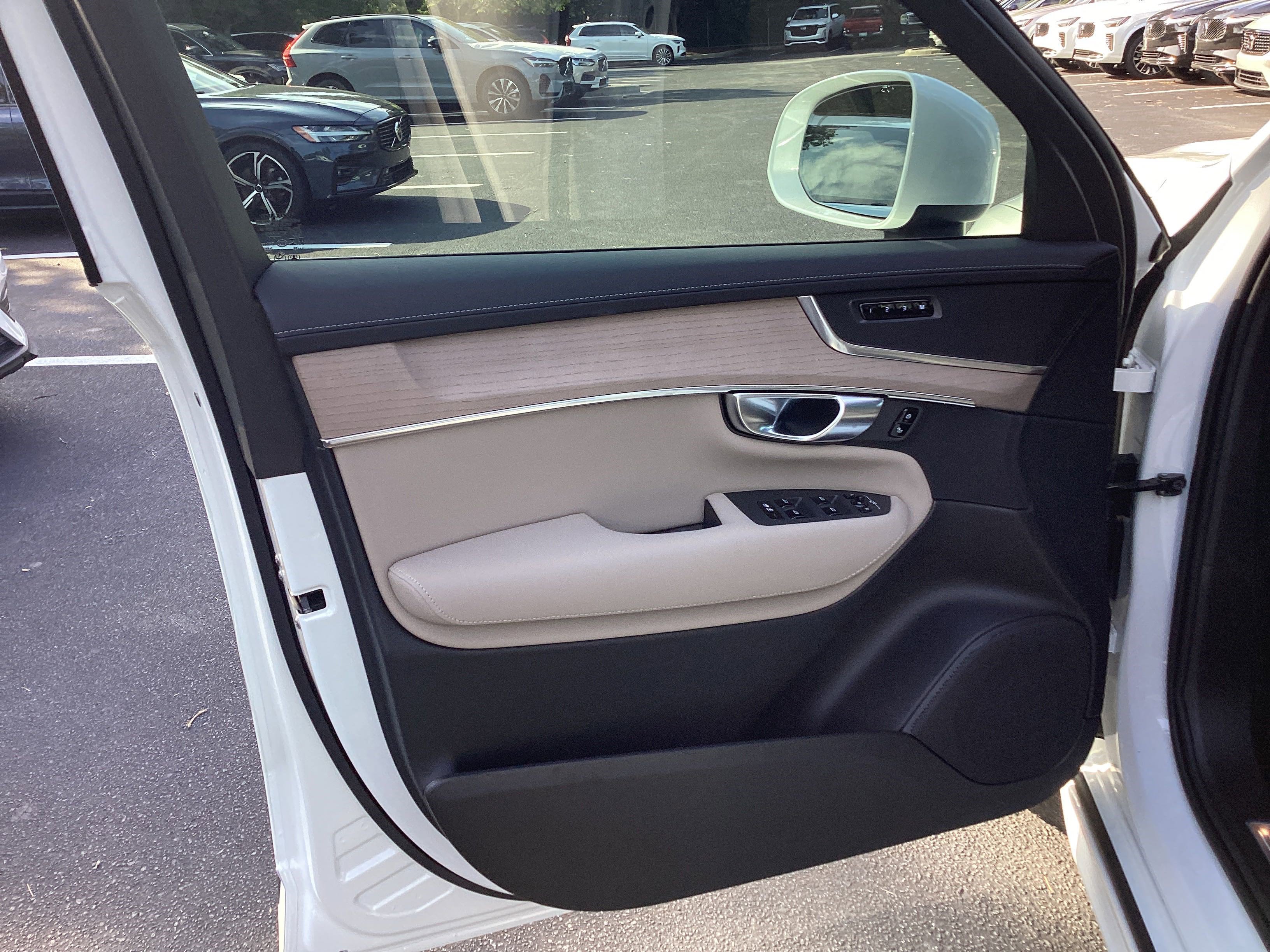 Used 2026 Volvo XC90 B6 Plus w/ Protection Package Premier image 13