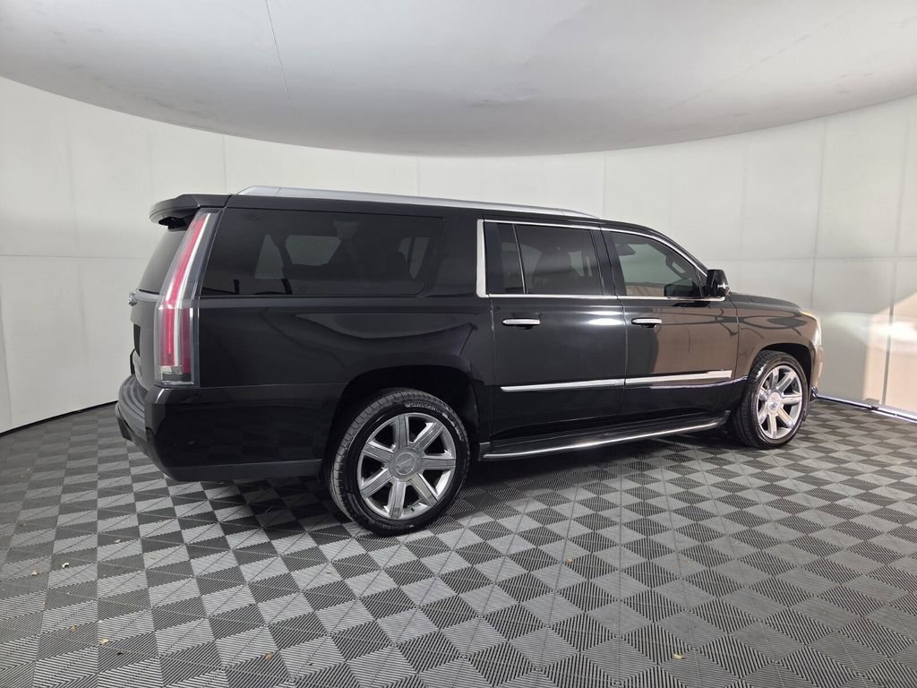 Used 2019 Cadillac Escalade ESV Luxury RWD image 5
