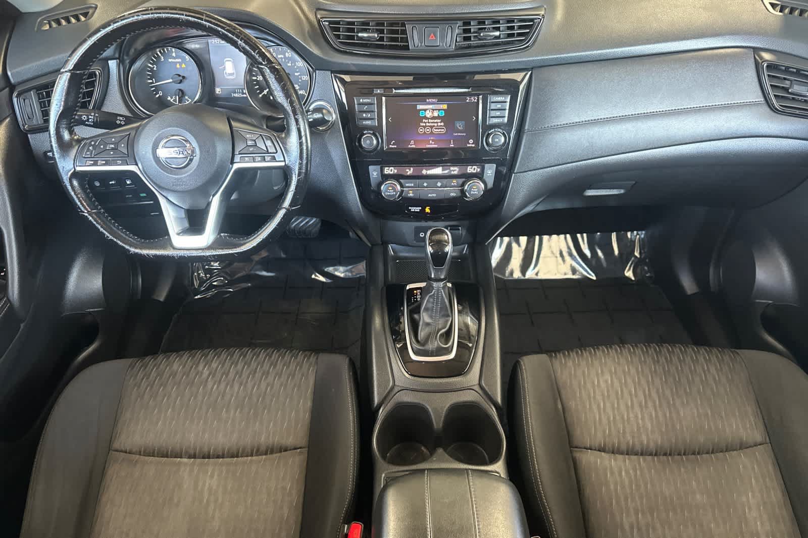 Used 2020 Nissan Rogue SV FWD image 3