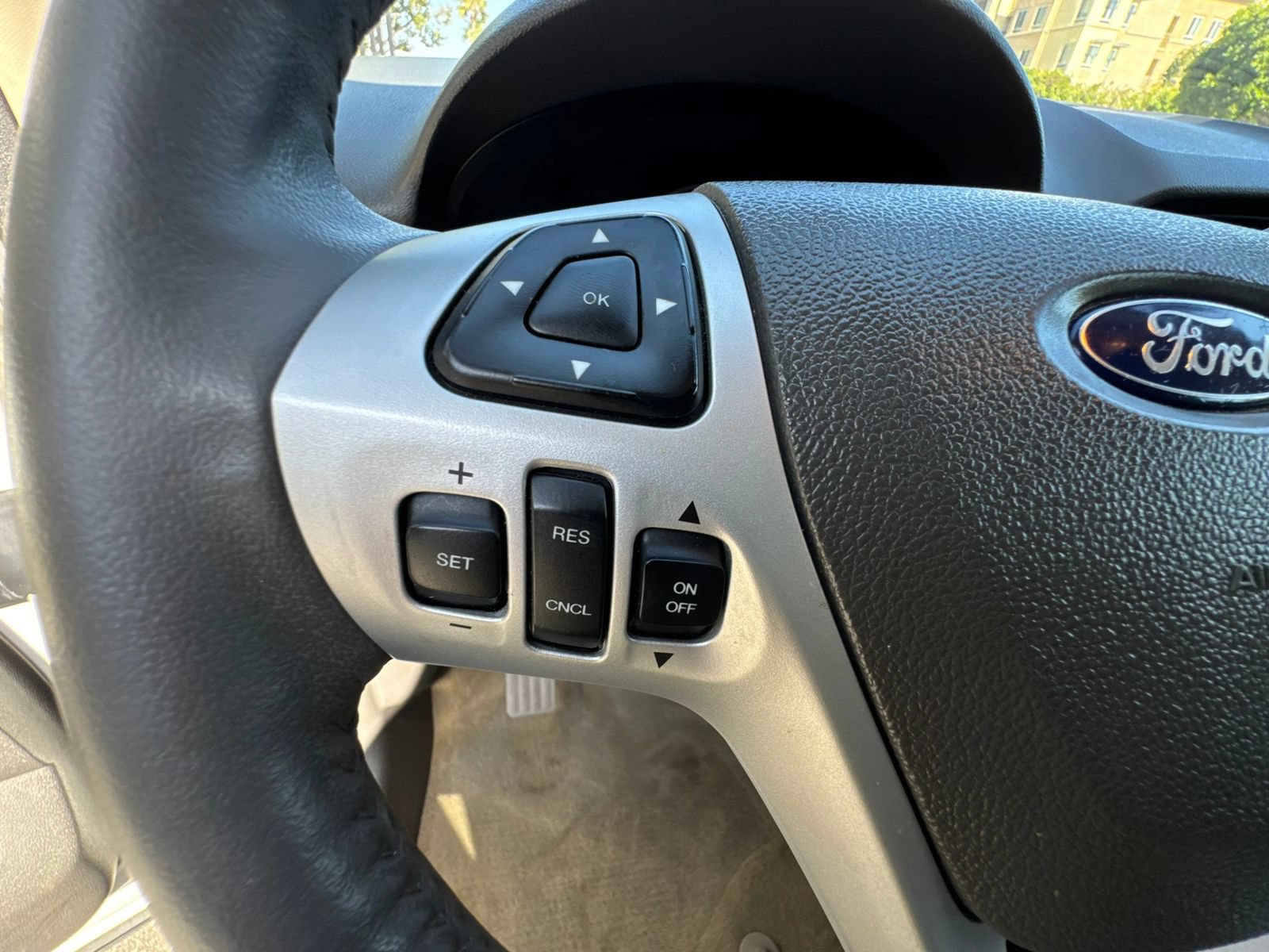 Used 2011 Ford Edge Limited w/ Driver Entry Pkg FWD image 23