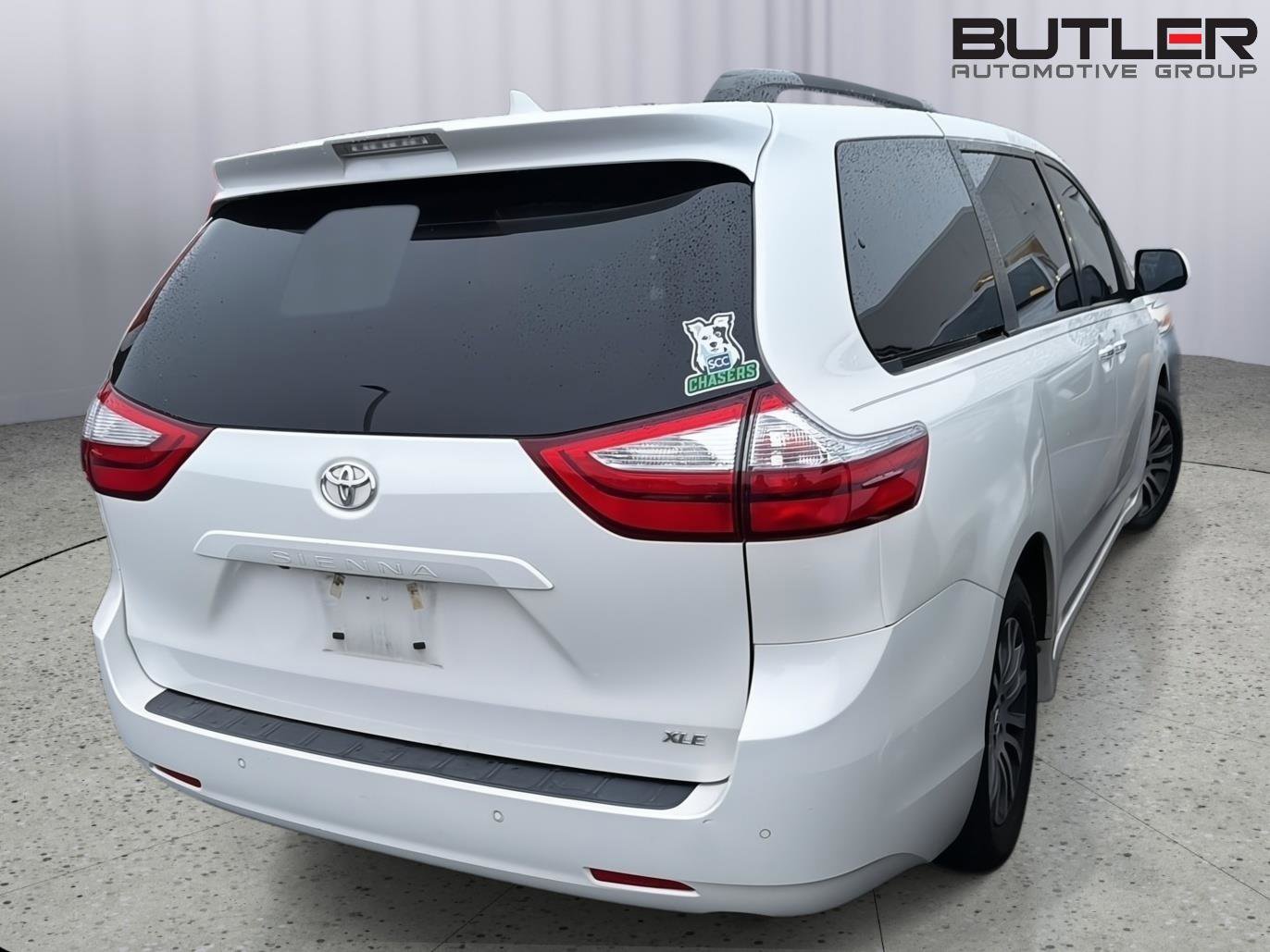 Used 2019 Toyota Sienna XLE w/ XLE Navigation Package FWD image 10