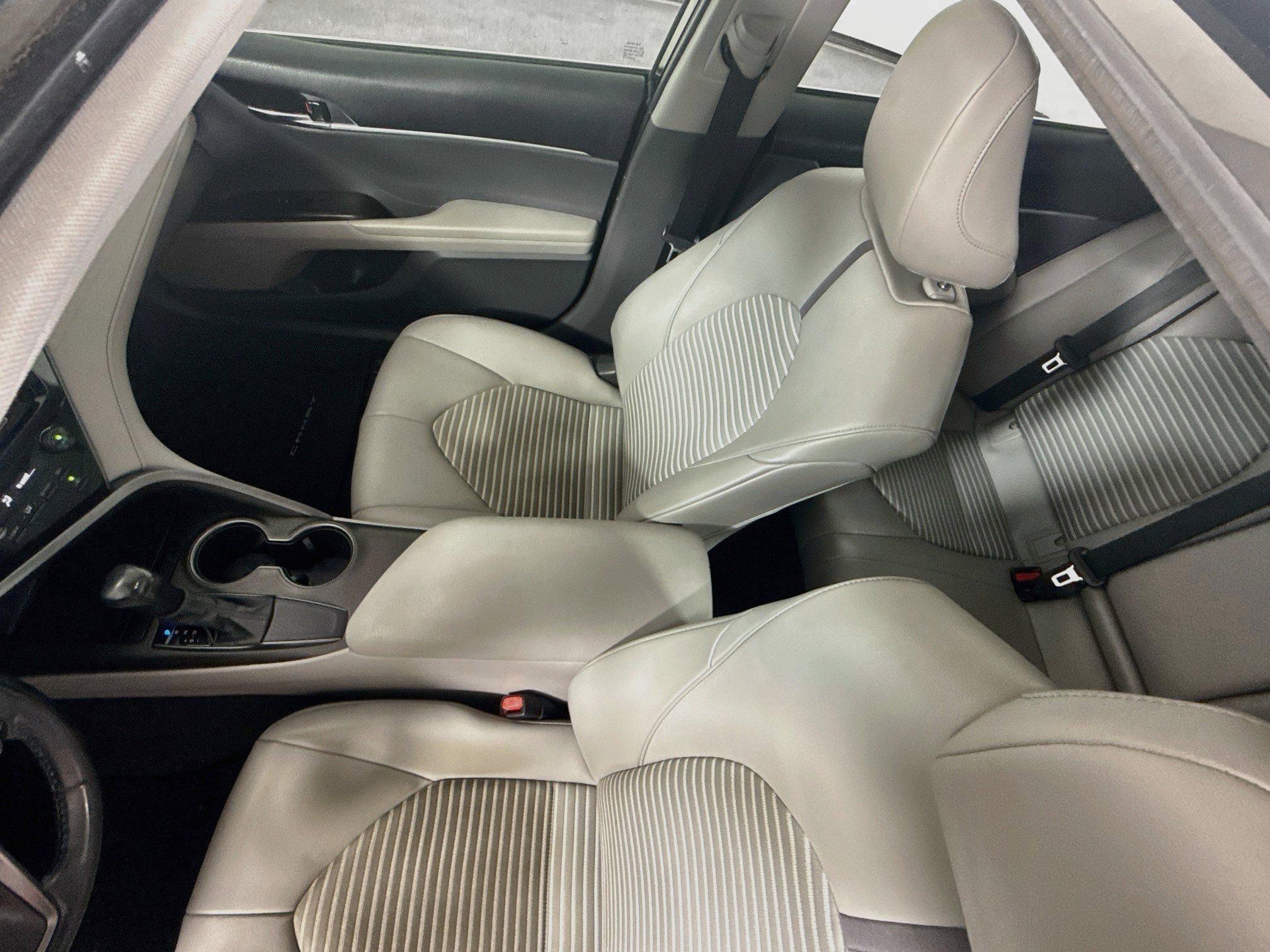 Used 2021 Toyota Camry SE FWD image 20