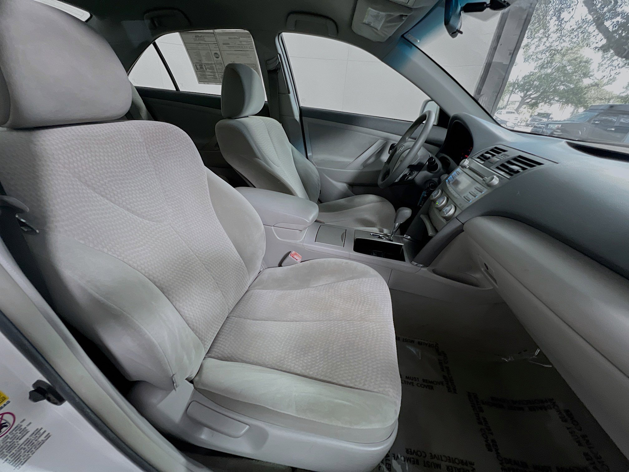 Used 2011 Toyota Camry LE image 29