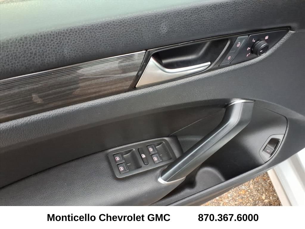 Used 2020 Volkswagen Passat 2.0T R-Line image 21