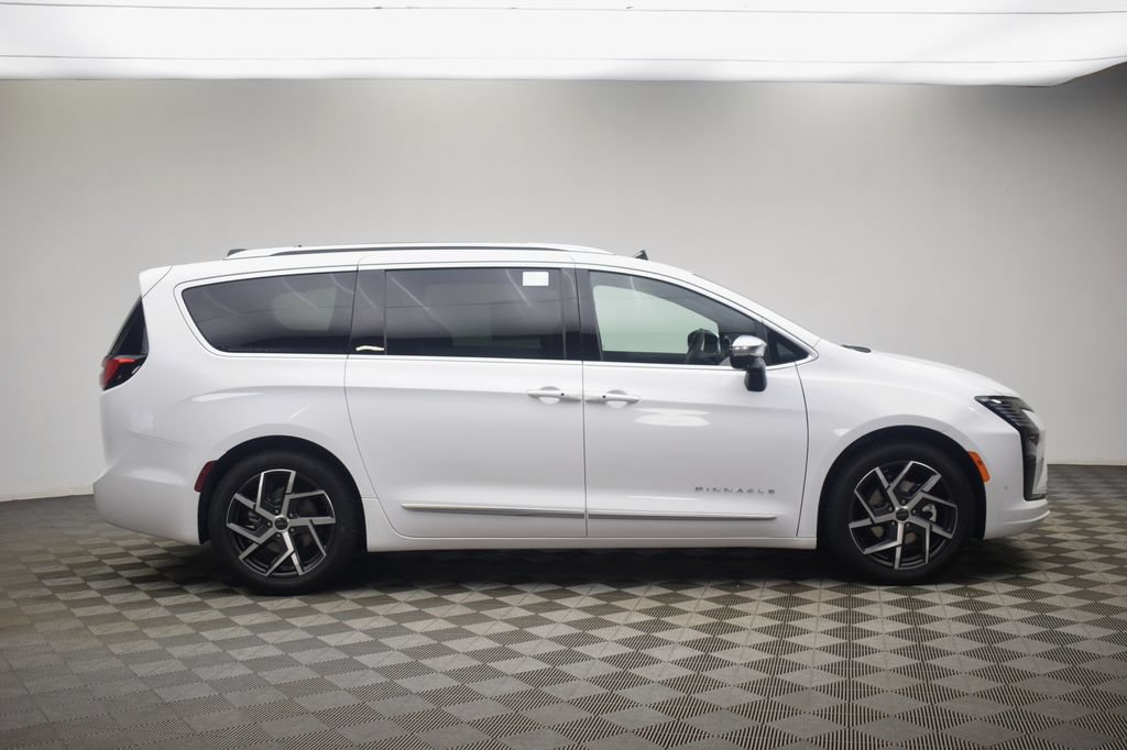 New 2027 Chrysler Pacifica Pinnacle FWD image 3