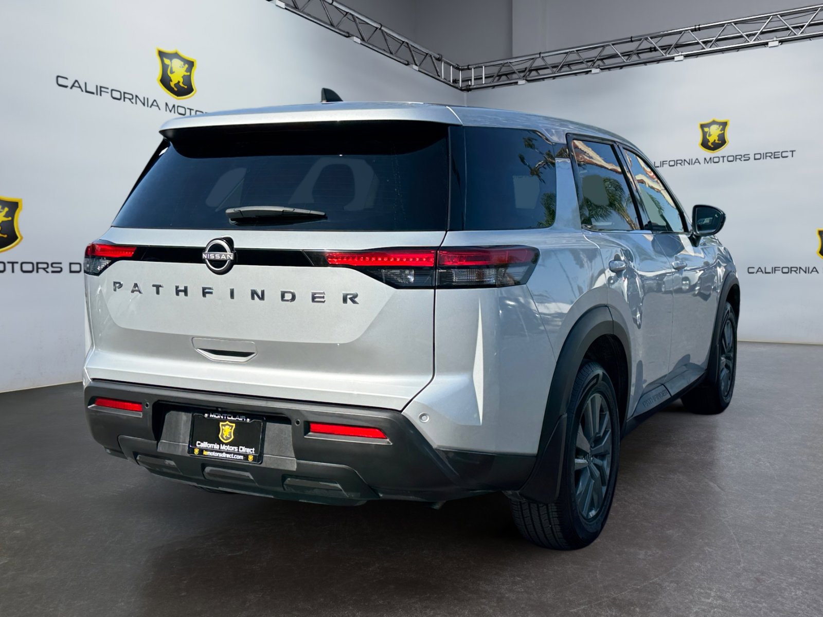 Used 2024 Nissan Pathfinder S FWD image 5