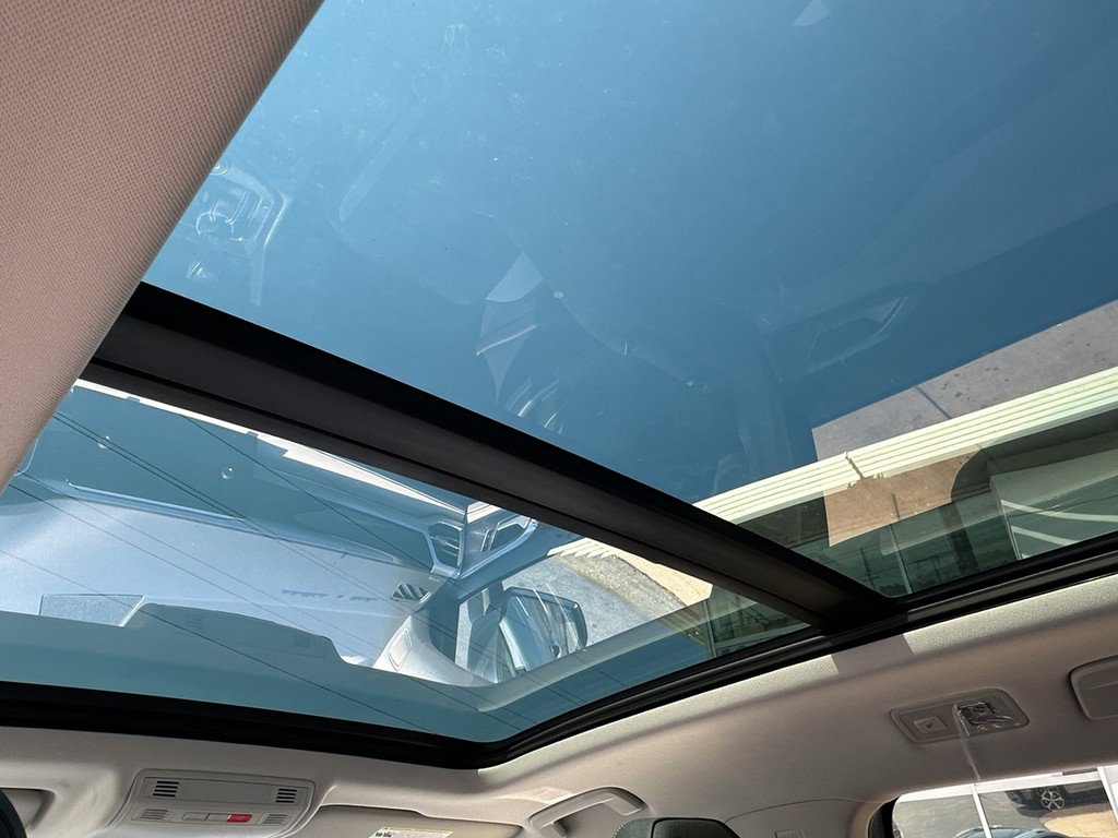 New 2025 Volkswagen Taos SEL image 9