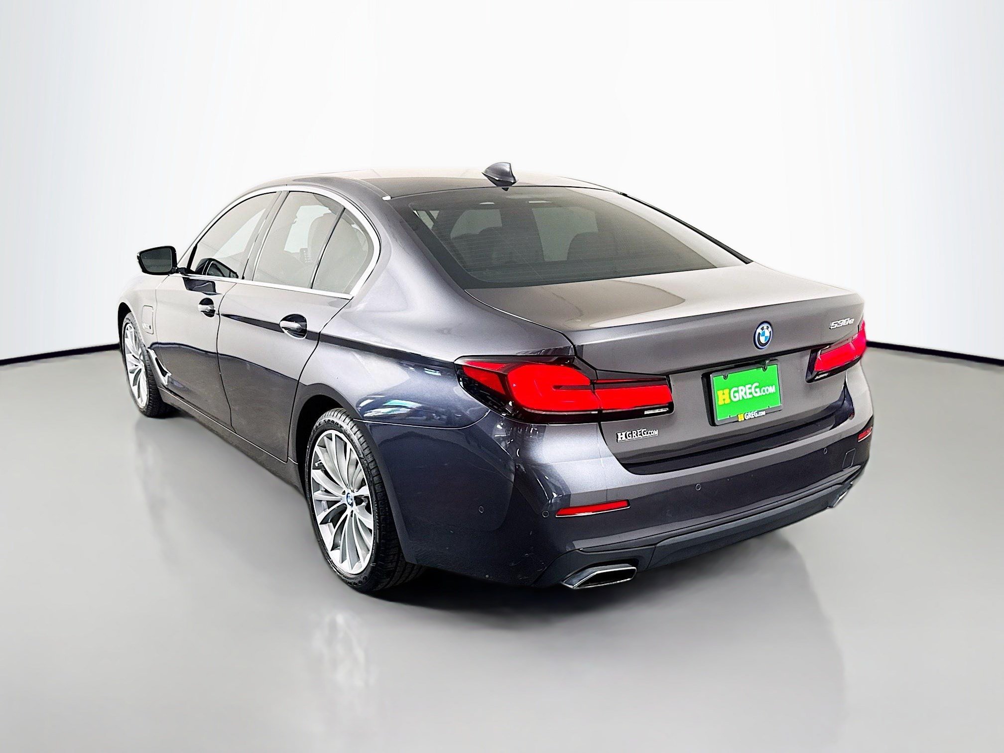 Used 2023 BMW 530e w/ Executive Package RWD image 7