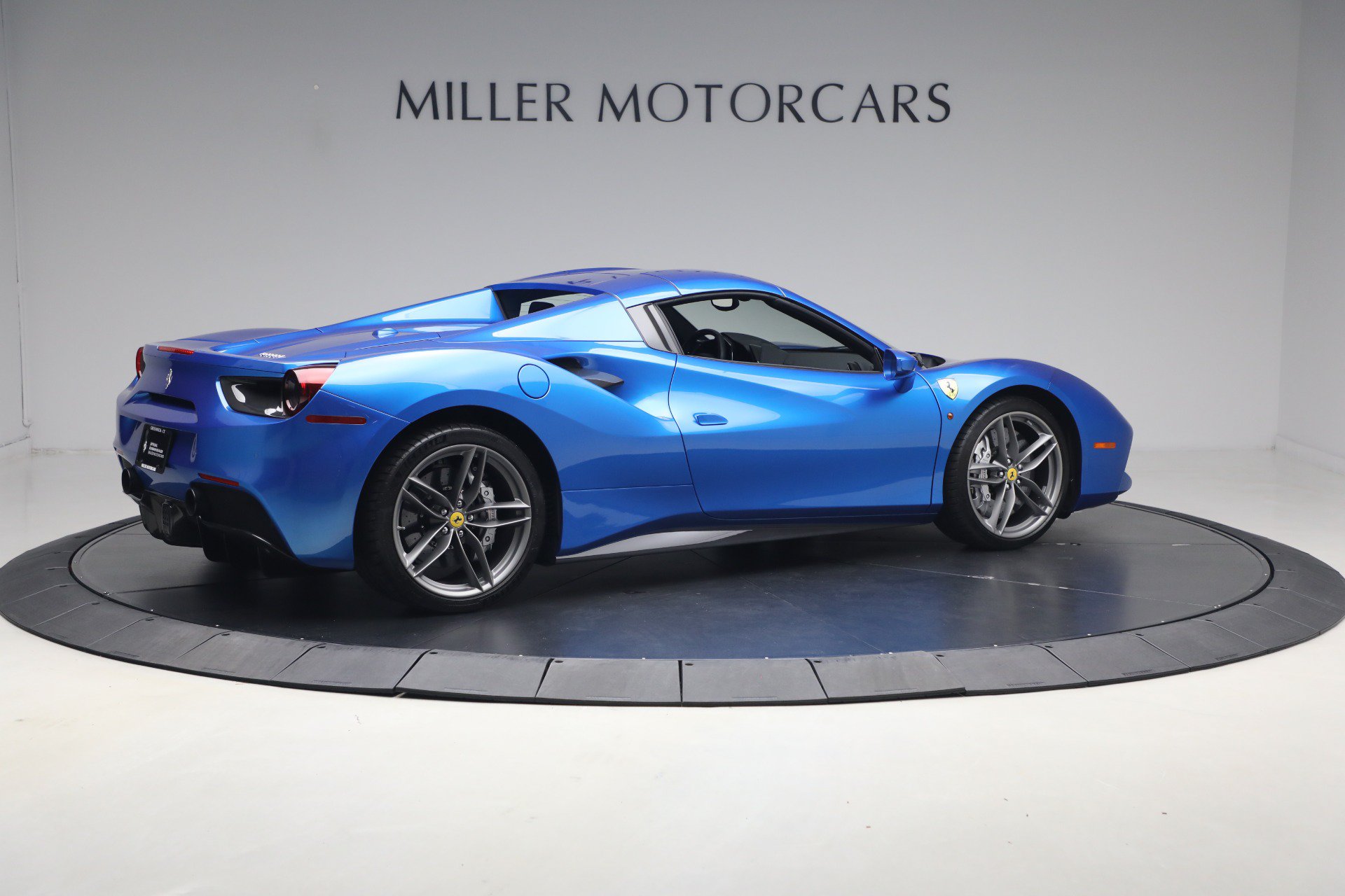 Used 2017 Ferrari 488 Spider RWD image 40