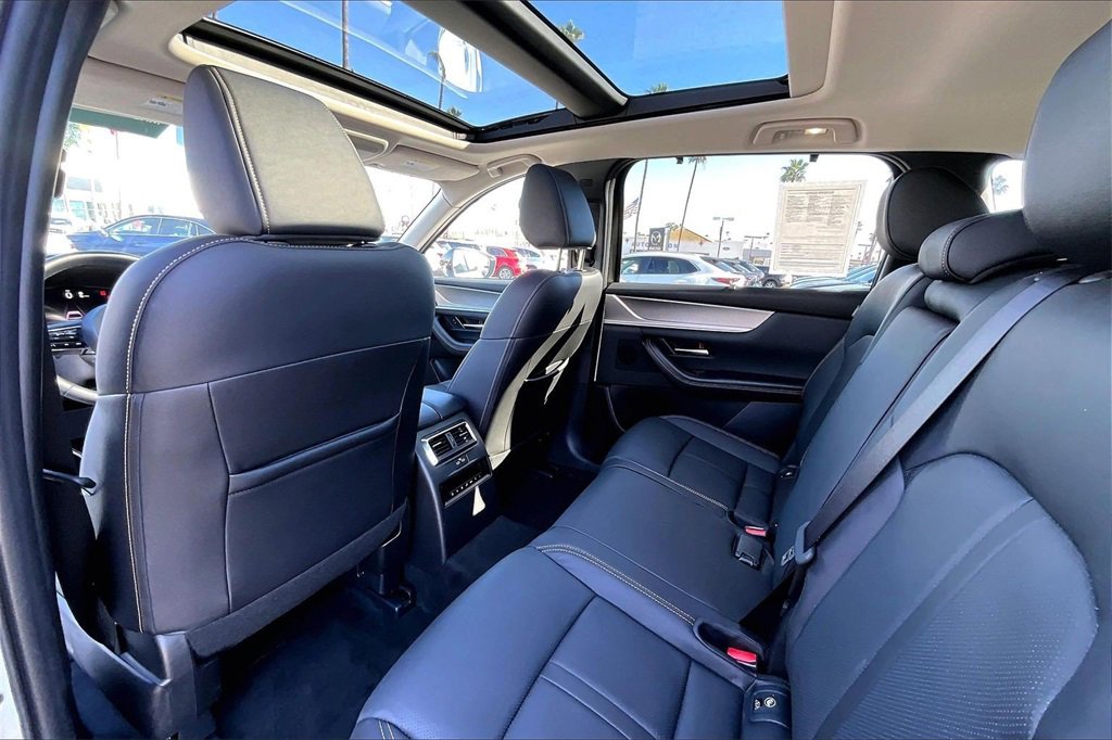 Certified 2025 MAZDA CX-70 Plug-In Hybrid w/ Premium Pkg image 16