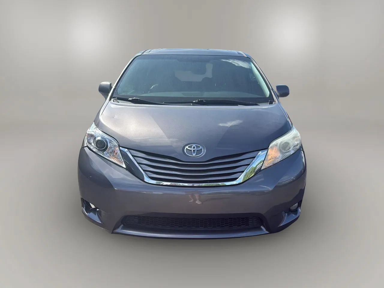 Used 2015 Toyota Sienna XLE w/ XLE Navigation Package FWD image 8