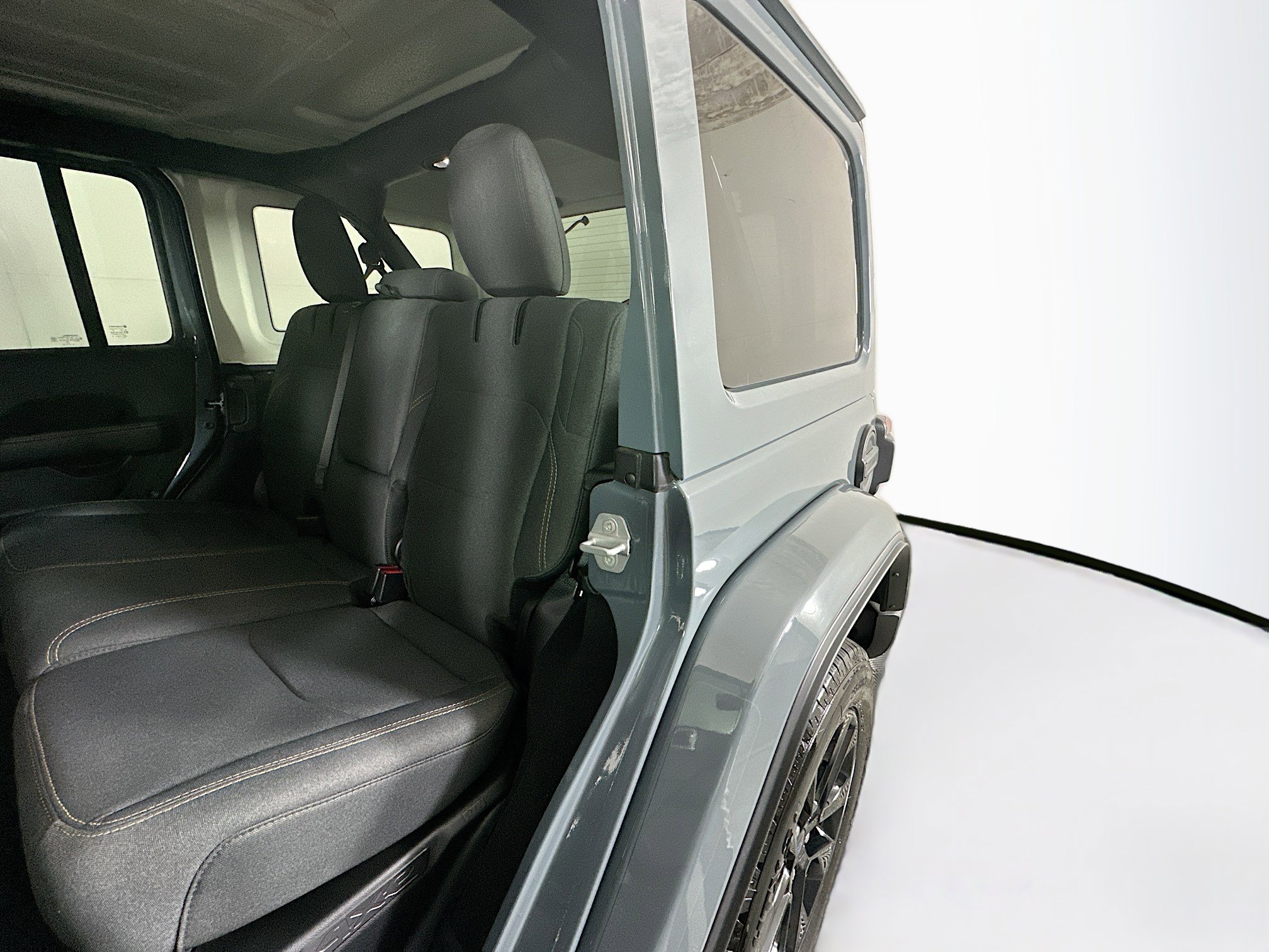 Used 2025 Jeep Wrangler Sahara image 26