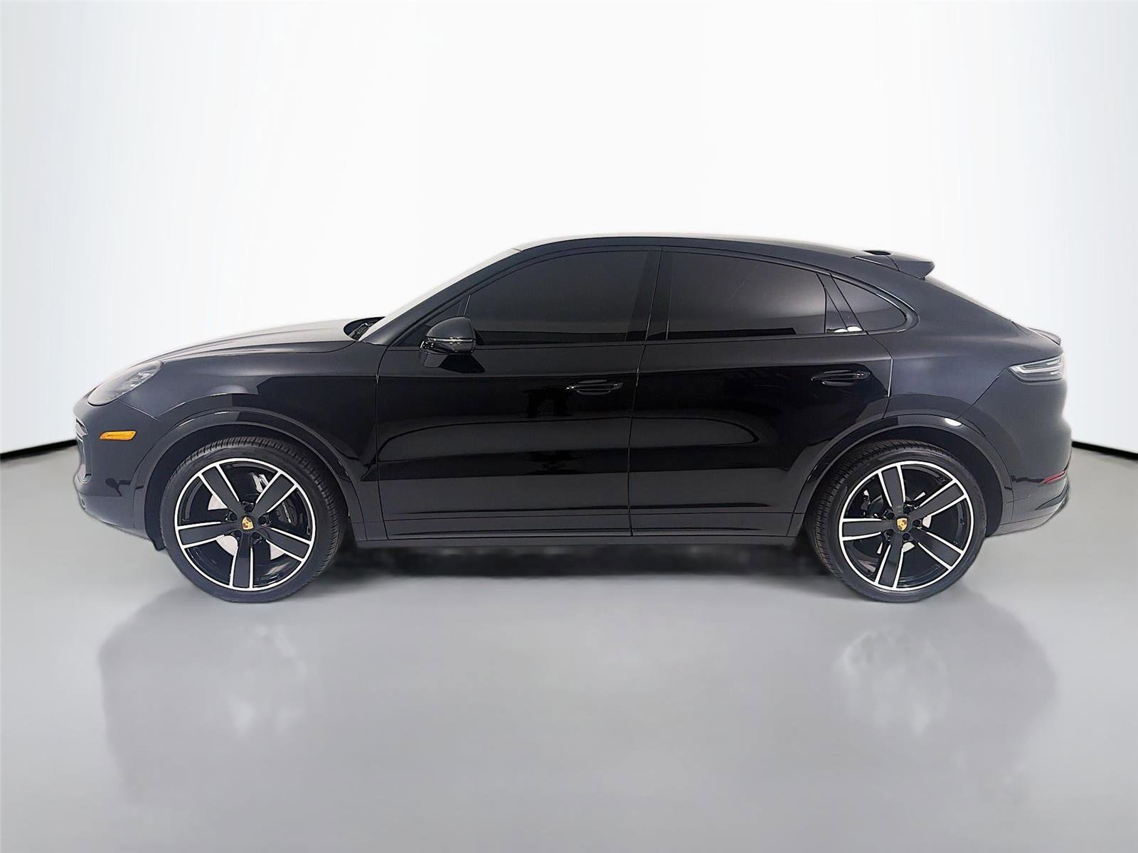 Certified 2022 Porsche Cayenne Turbo image 2