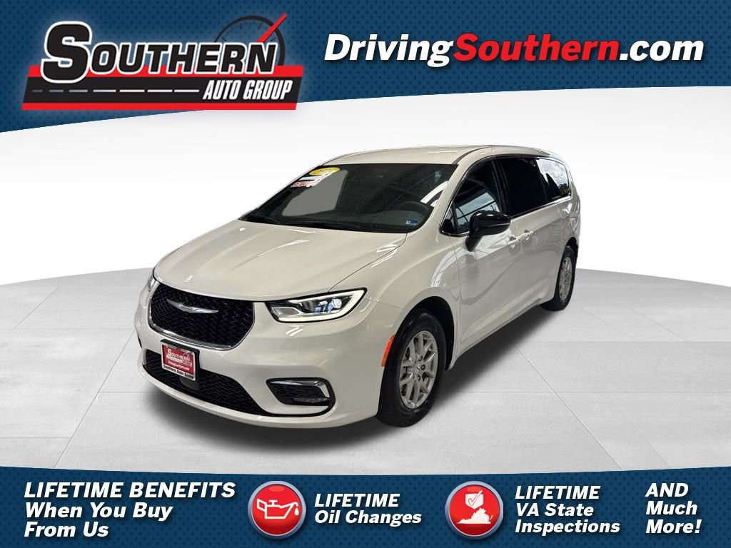 Used 2025 Chrysler Pacifica Select