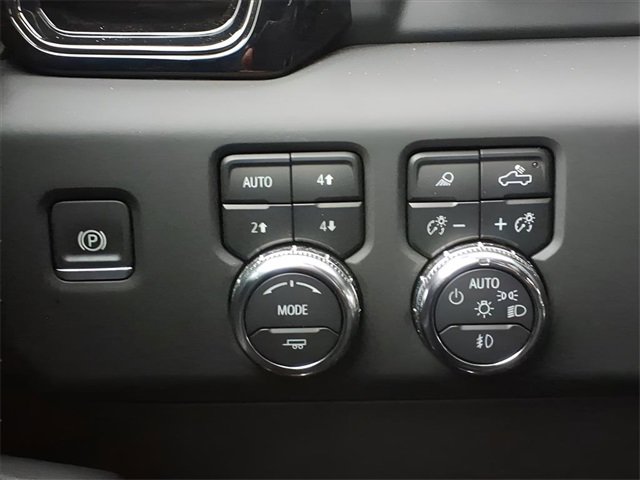 Used 2024 GMC Sierra 1500 AT4 w/ Technology Package image 15