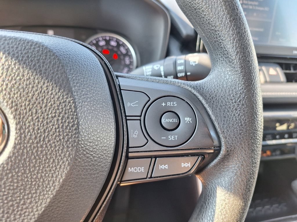 Used 2022 Toyota RAV4 XLE w/ Convenience Package FWD image 19